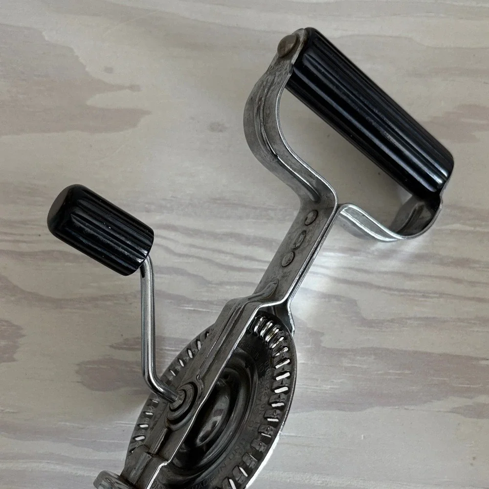 VTG Androck Hand-Crank‎ Egg Beater